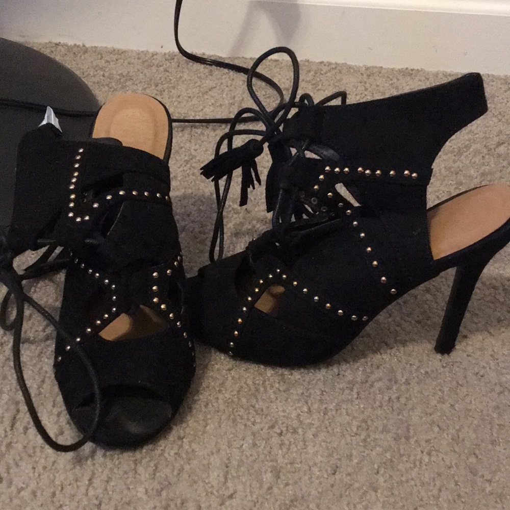 Heels - Picture 2 of 3